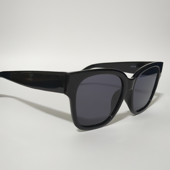 Classic Black Sunglasses - Picture 5 of 5